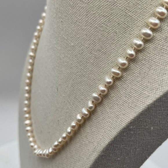 Vintage Freshwater Pearl Necklace With Ornate Clasp. A3 - Picture 3 of 7
